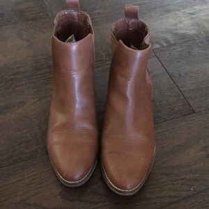 American Eagle size 8 brown booties